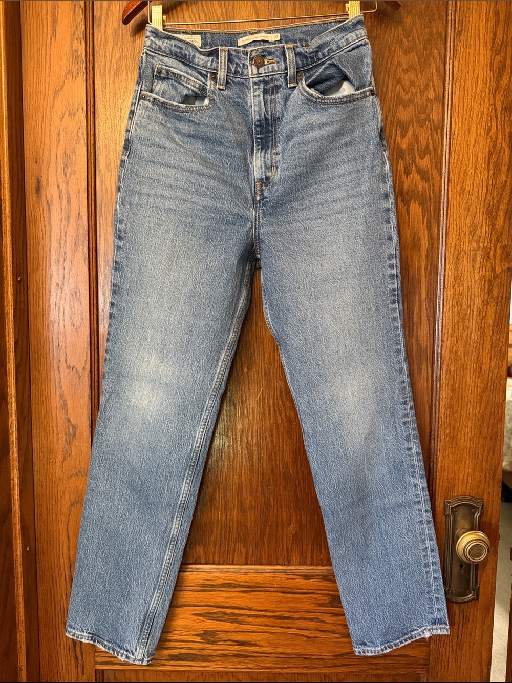 Levi's High Rise Slim Straight Jeans in Medium Blue Wash
